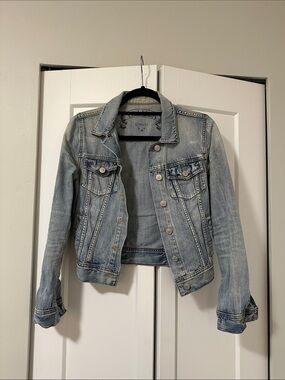 Aritzia Talula Light Wash Denim Jacket - Size XS